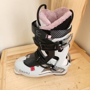 Women's Winter Ski Boots - White and Black